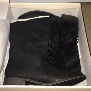 Woman’s size 7 1/2 black boots